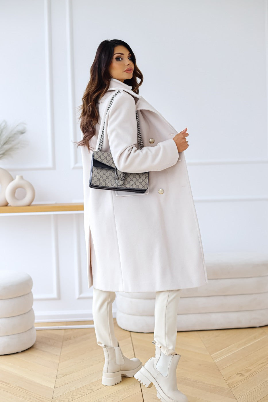 Valeria Jas | Elegante Getailleerde Double-Breasted Half Lange Jas