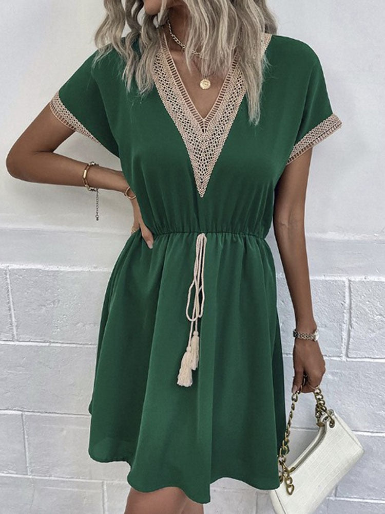 Ainsley Mini Jurk | Elegante Losvallende Jurk met Korte Mouwen en Kanten Details