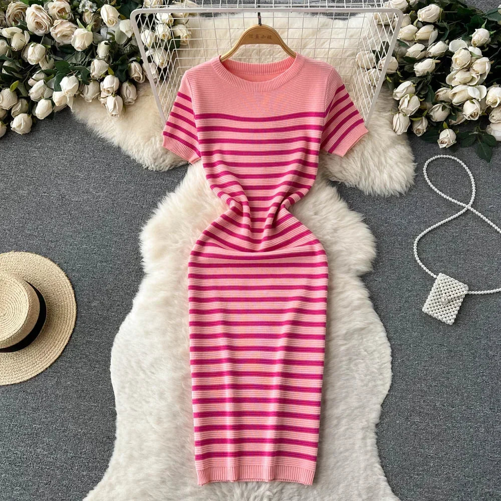 Adeline Dress | Gebreide Gestreepte Strandjurk met Slanke Pasvorm en O-Hals
