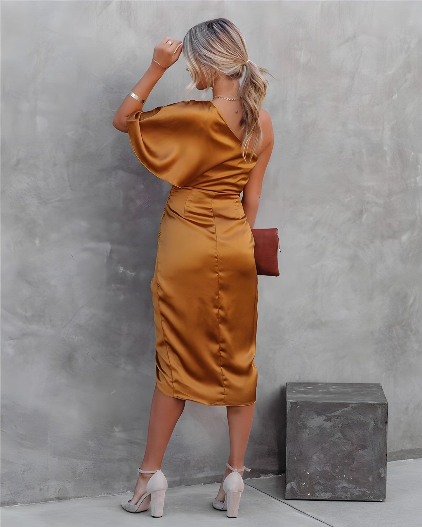 Allegra Feestjurk | One-Shoulder Zijde Jurk met Irreguliere Zoom en Bodycon Fit