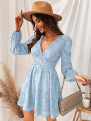 Anna Jurk | Satijnen Jurk met Pofmouwen, Diepe V-Hals en Flatterende Pasvorm