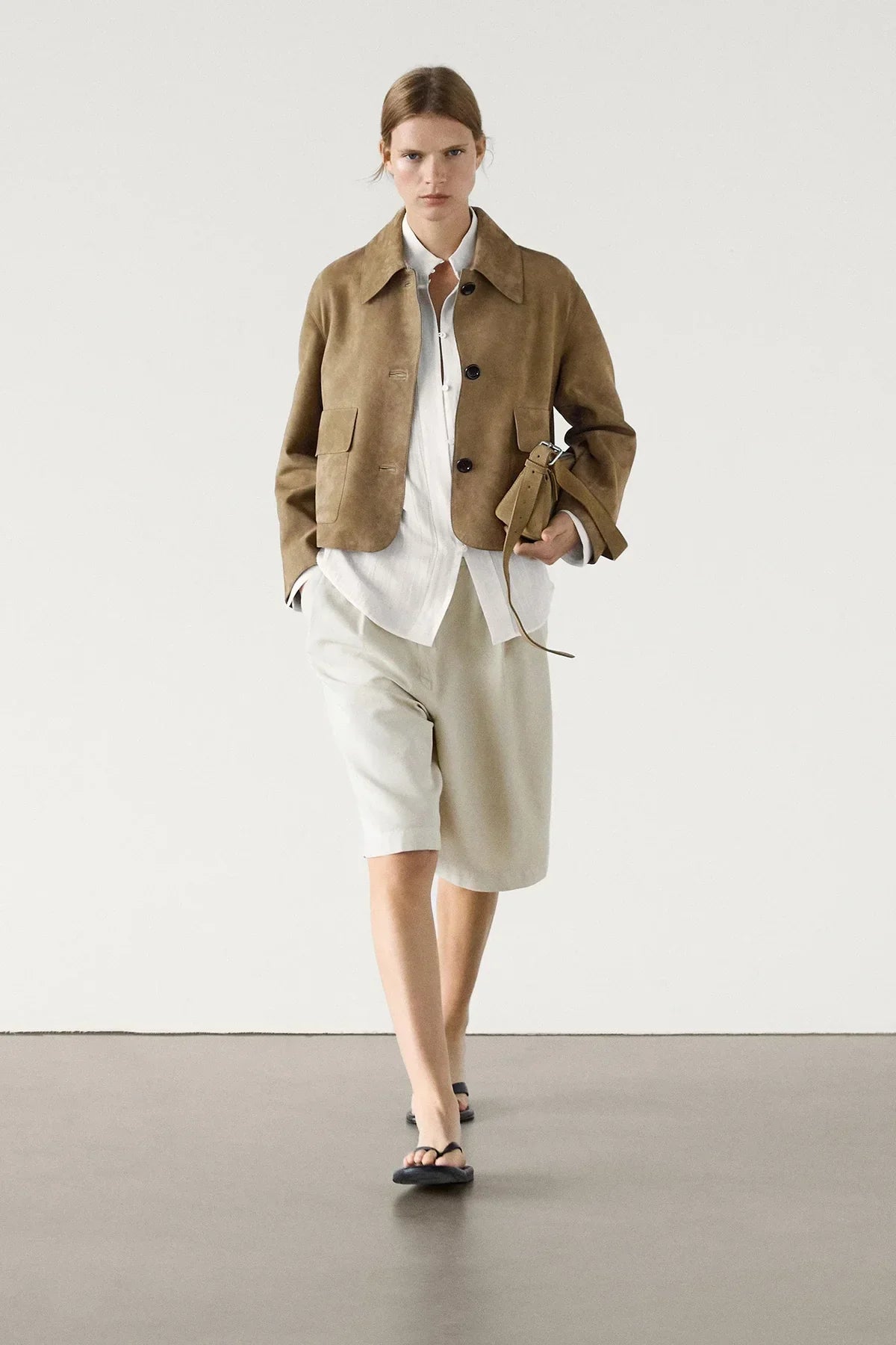 Isabella Jasje | Split Suède Jasje met Klassieke Kraag en Stijlvolle Klepzakken