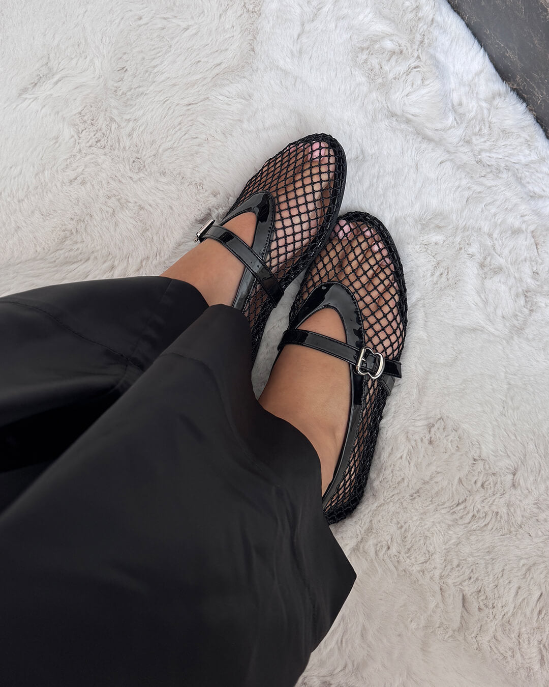 Juliette Mesh Ballerina's Dames met Ademend Mesh, Leren Details en Gesp - Wit/Zilver/Zwart