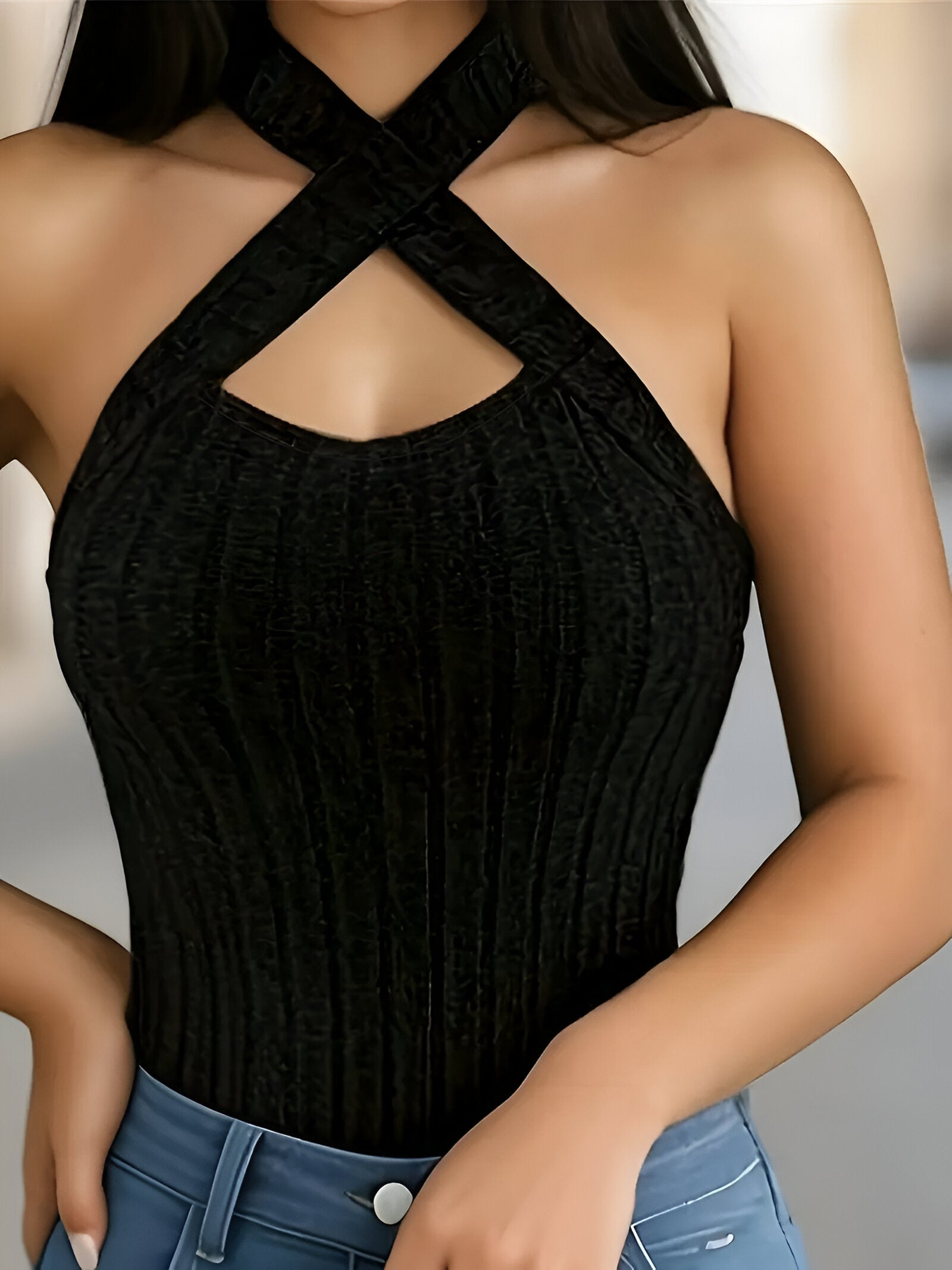 Bayla Top | Haltertop met Kriskras Design en Flatterende Pasvorm