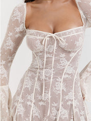 Andi Jurk | Kanten Avondjurk met Korsetdetails en Verfijnde Pasvorm