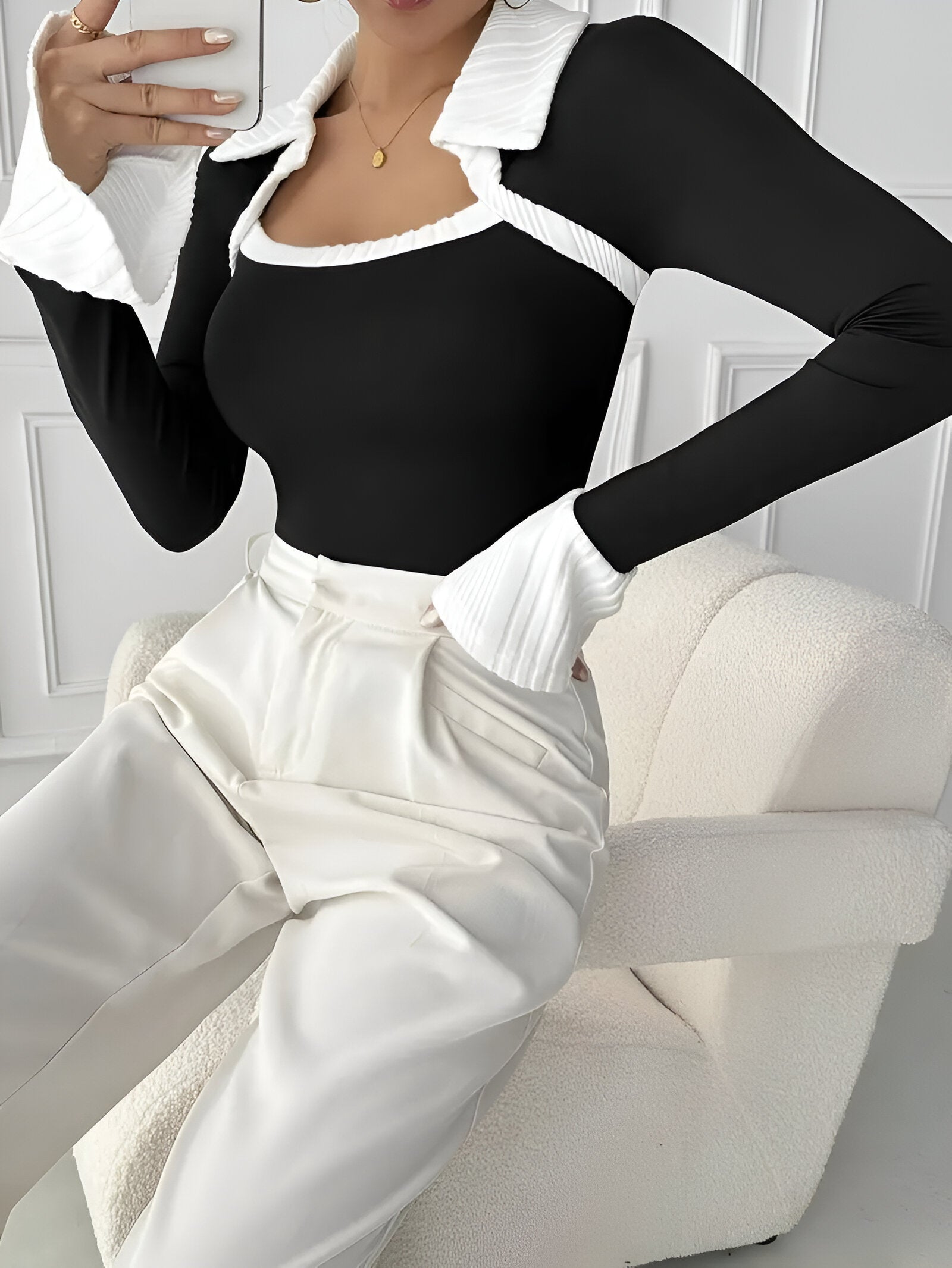 Bluma T-shirt | Elegant dames T-shirt met contrasterende kraag en vierkante halslijn