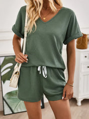 Alina Set | Effen Tweedelige Dames Set met V-Hals Shirt en Comfort Short