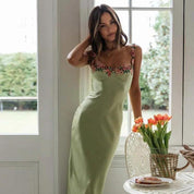 Luna Maxi Jurk | Geborduurde satijnen maxi jurk met bloemen voor dames