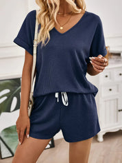 Alina Set | Effen Tweedelige Dames Set met V-Hals Shirt en Comfort Short