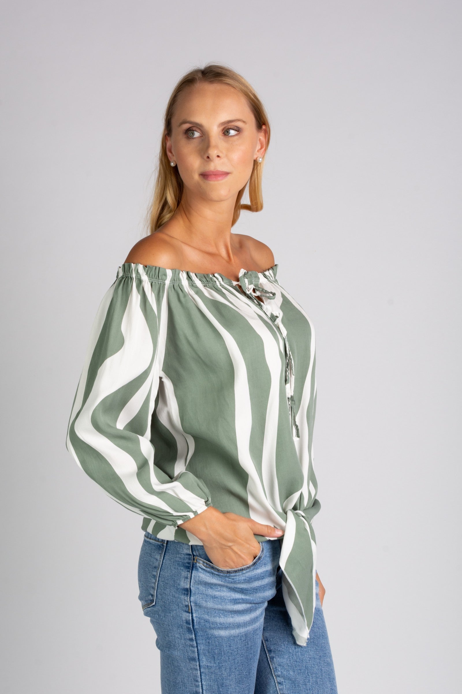 Alina Blouse | Schoudervrije Zomerblouse met Golvend Patroon en Losse Pasvorm