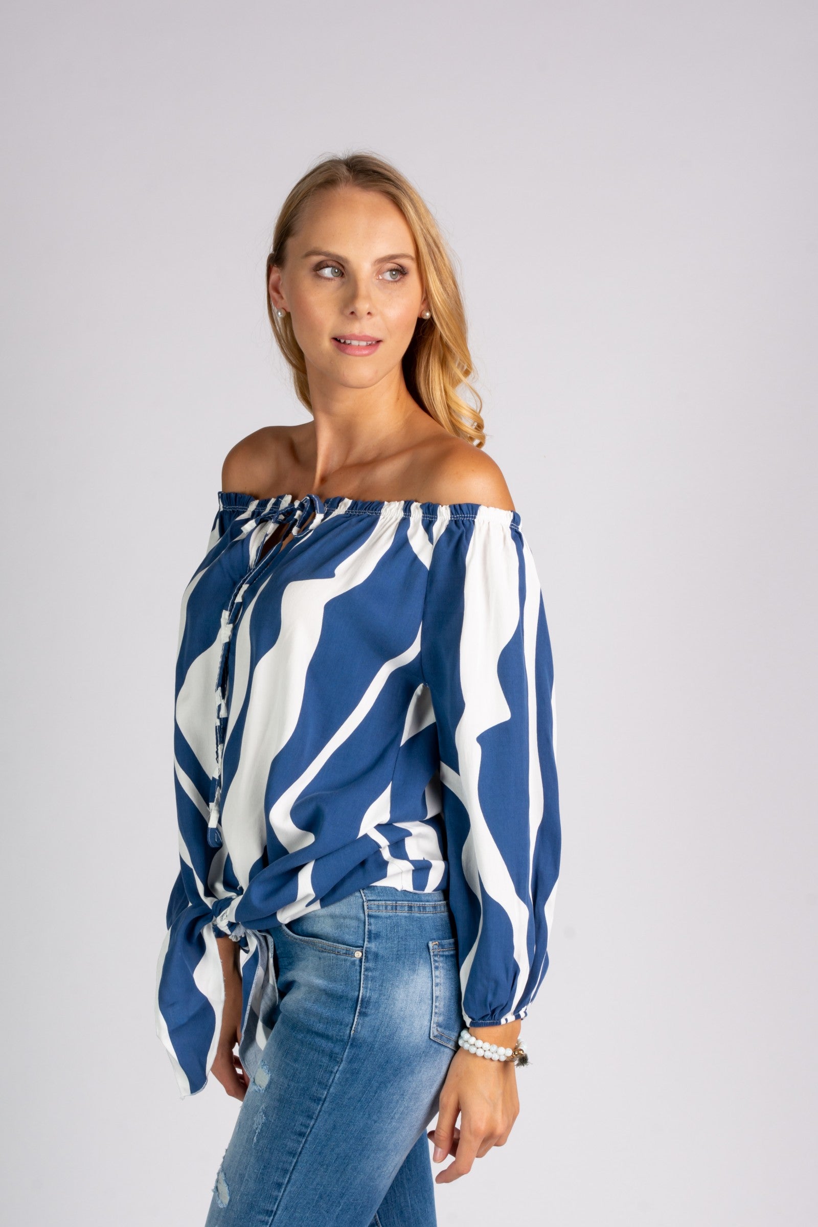 Alina Blouse | Schoudervrije Zomerblouse met Golvend Patroon en Losse Pasvorm