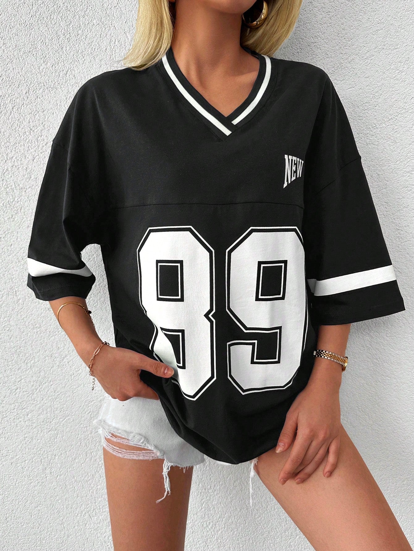 Raffaella Shirt | Oversized Varsity Shirt met ‘89’-Print en Sportieve V-Hals