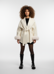 Elegante Wolmantel voor Dames – Korte Wrap Jas met Ceintuur & Faux Fur Manchetten | Isabella Fontana