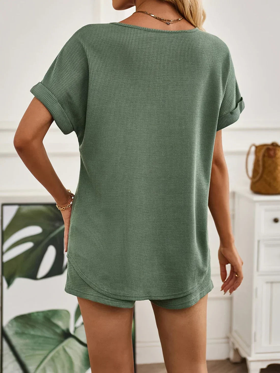 Alina Set | Effen Tweedelige Dames Set met V-Hals Shirt en Comfort Short