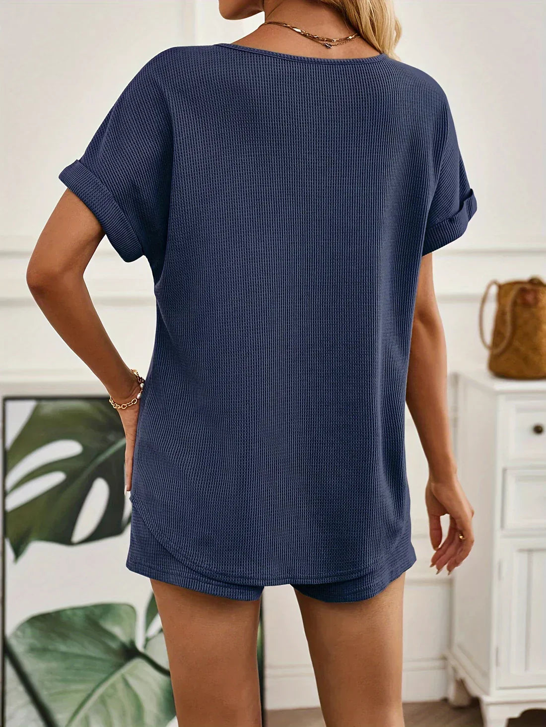 Alina Set | Effen Tweedelige Dames Set met V-Hals Shirt en Comfort Short
