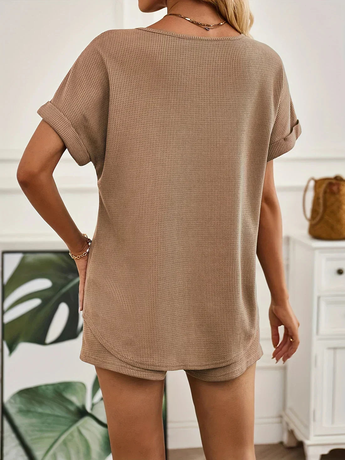 Alina Set | Effen Tweedelige Dames Set met V-Hals Shirt en Comfort Short