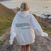 Aurelia Hoodie | "Dear Person Behind Me" Trui met Positieve Boodschap en Comfortabele Pasvorm