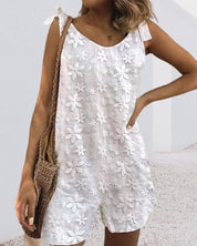 Dana - Ontspannen jumpsuit met kanten bloemmotief