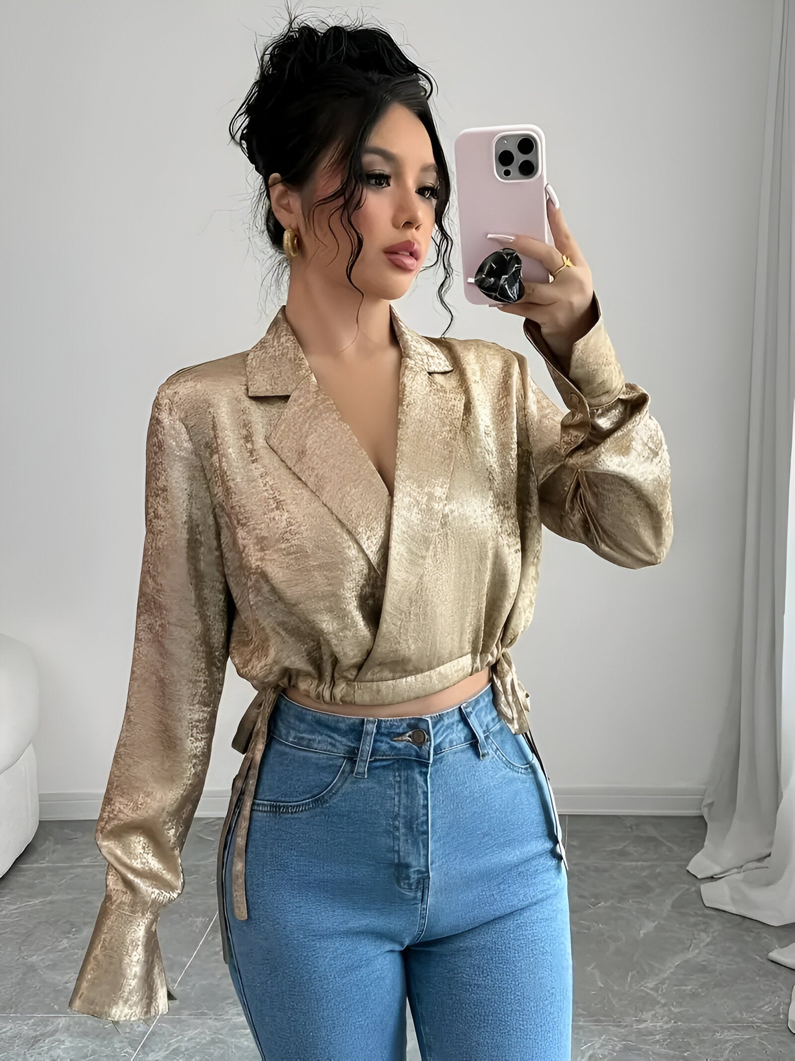 Bess Blouse | Gouden Blouse met Revers, Trekkoord Taille en Lange Mouwen