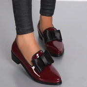 Sofia Muse Loafers | Elegante Patent Leren Loafers met Strikdecoratie en Verfijnde Puntige Neus