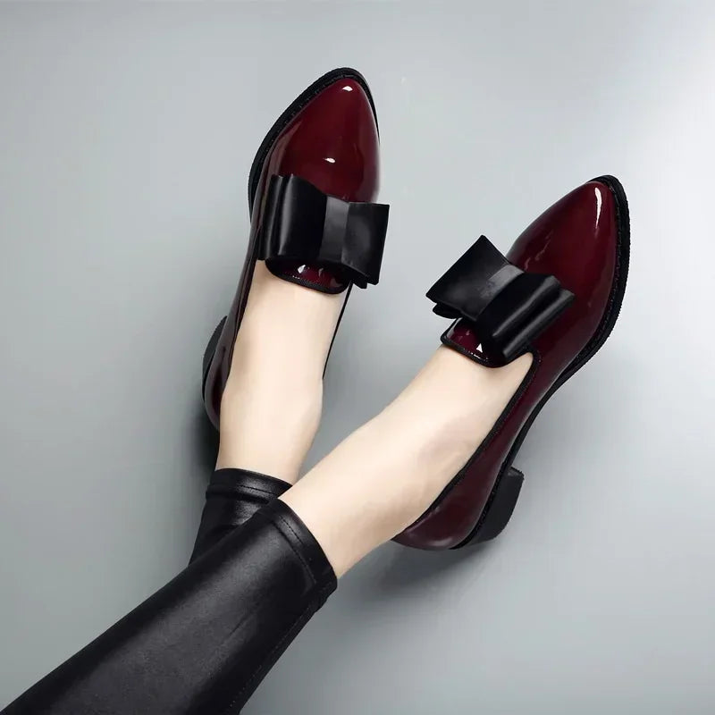 Sofia Muse Loafers | Elegante Patent Leren Loafers met Strikdecoratie en Verfijnde Puntige Neus