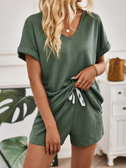 Alina Set | Effen Tweedelige Dames Set met V-Hals Shirt en Comfort Short