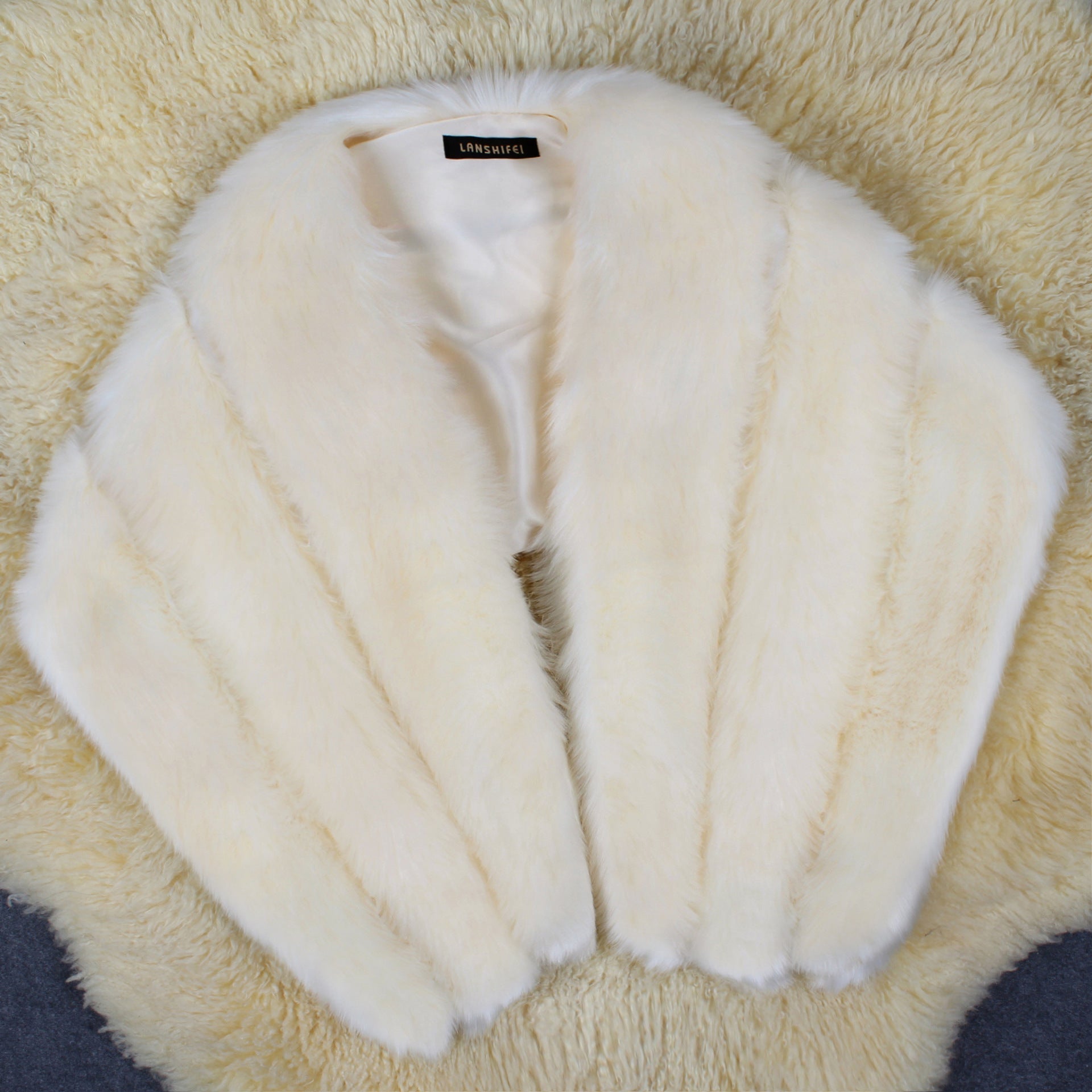 Ariana Faux Fur Cape | Elegant Dames Cape van Zacht Imitatiebont voor Feestelijke Gelegenheden