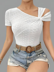 Bixie Top | Asymmetrische Top met Cut-Out Details en Moderne Pasvorm