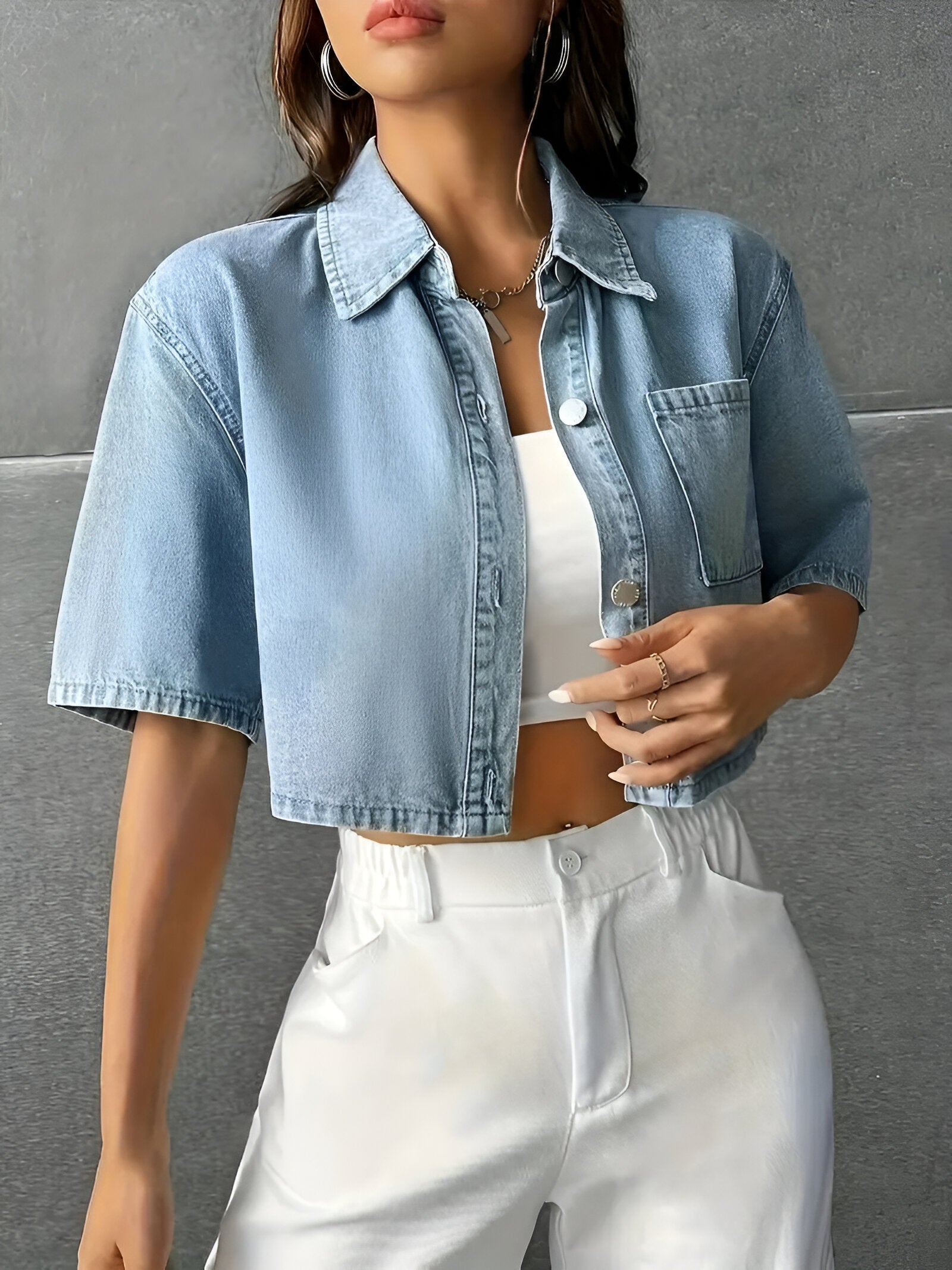 Alison Blouse | Lichtblauw Denim Overhemd met Losse Pasvorm en Zomerse Look