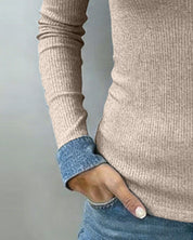 Slim Fit Top Dames met V-hals, Lange Mouw en Colour Block Detail - Alessia Vento