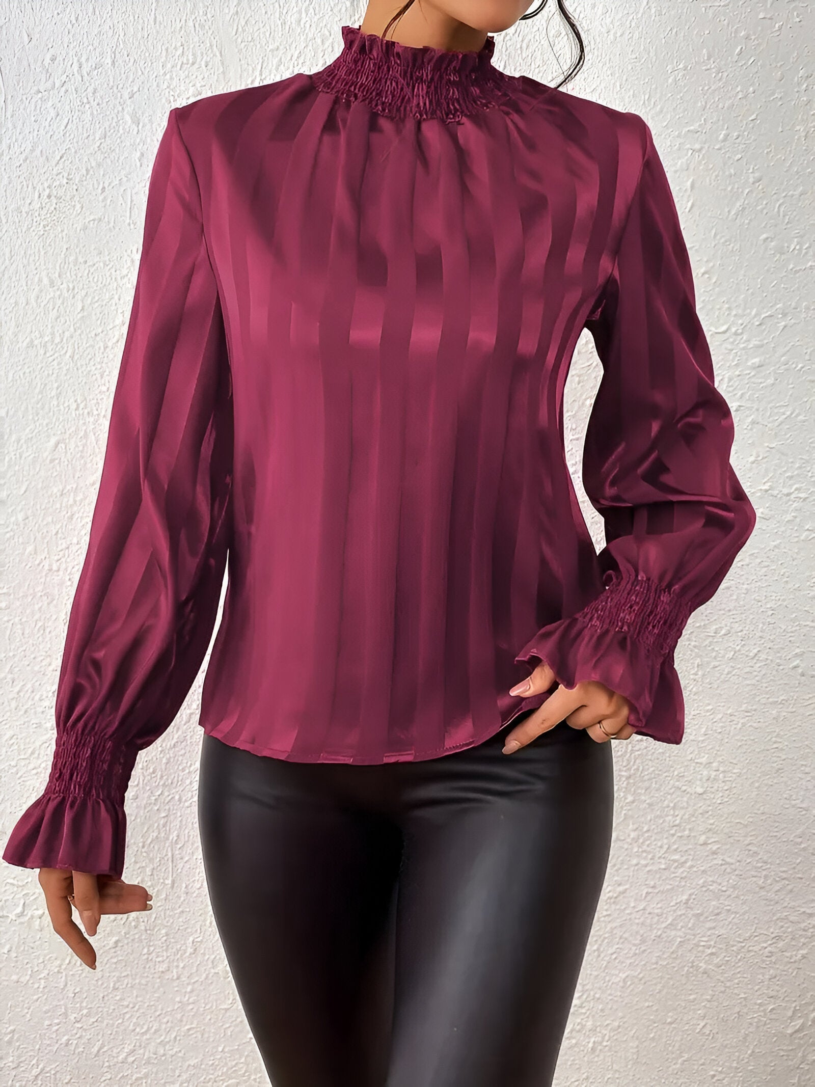 Bayla Blouse | Chic Satijnen Blouse met Plooien en Gestreept Patroon