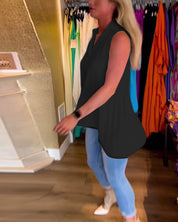 Lucia Blouse | Mouwloze Zomerblouse met V-Hals, Losse Pasvorm en Plooiachterkant