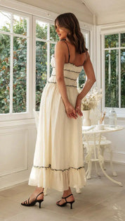 Briana Dress | Luchtige Maxi-jurk met Ruches, Spaghettibandjes en Vetersluiting
