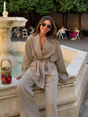 Alessia Set | Elegant Damespak met Wikkelblouse en Wijde Pijpen