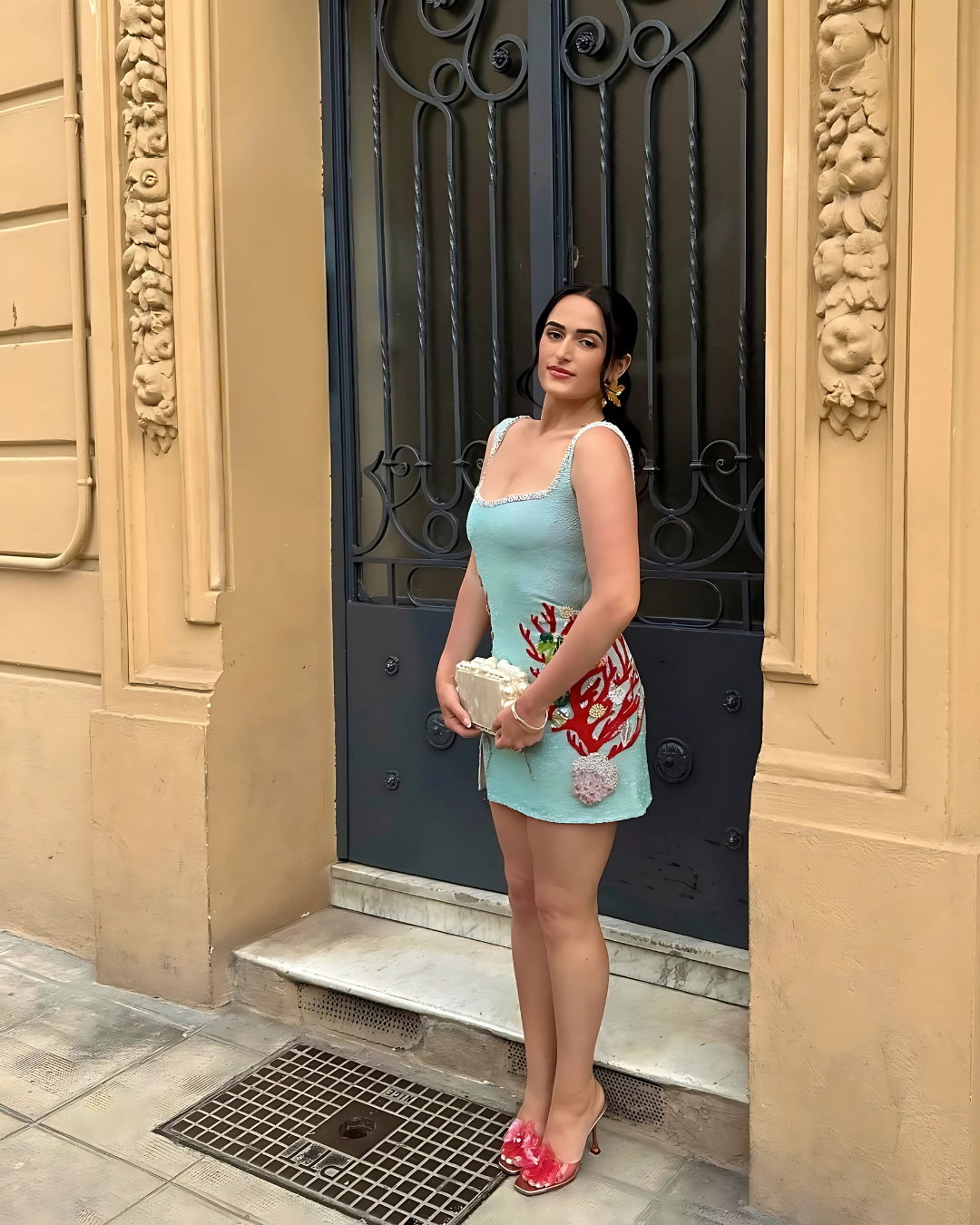 Giulia Mini Jurk | Lichtblauwe Kralenjurk met Elegante Pasvorm en Mediterrane Flair