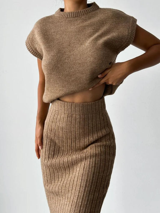 Alina Set | Gebreide Winterset met Mouwloze Trui en Rok in Tijdloze Stijl