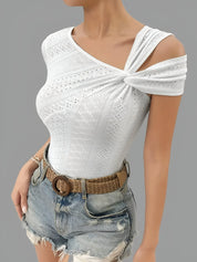 Bixie Top | Asymmetrische Top met Cut-Out Details en Moderne Pasvorm