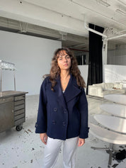 Aranka Jacket | Kort Damesjasje met Brede Revers en Dubbele Knoopsluiting