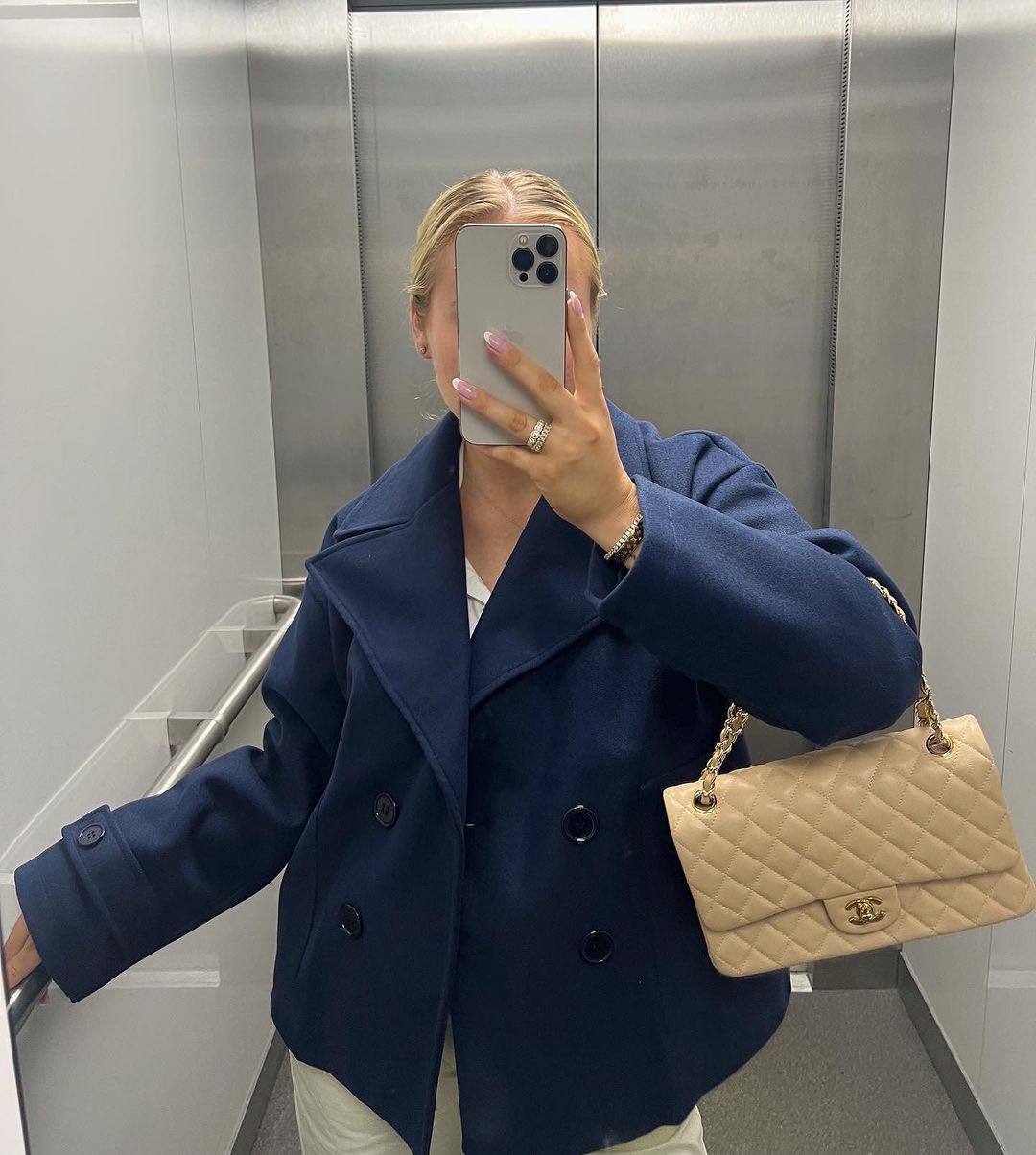 Aranka Jacket | Kort Damesjasje met Brede Revers en Dubbele Knoopsluiting