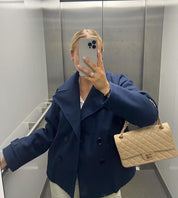 Aranka Jacket | Kort Damesjasje met Brede Revers en Dubbele Knoopsluiting