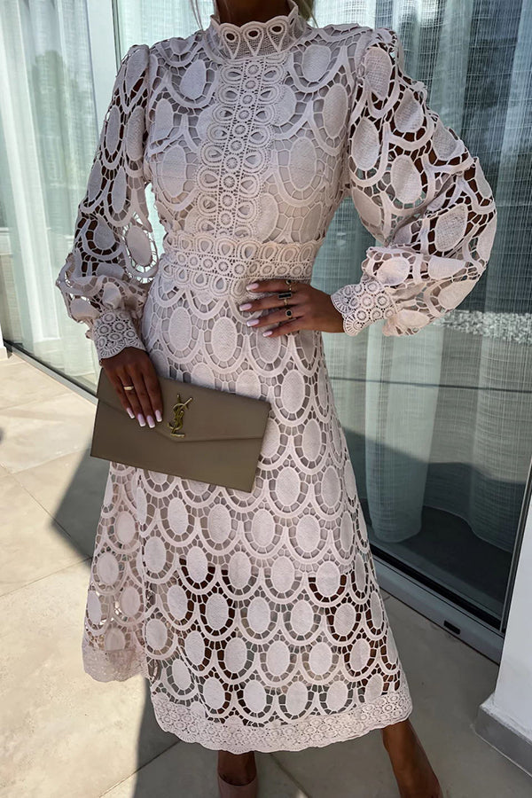 Angeline Jurk | Romantische Kanten Jurk met Hoge Hals en Pofmouwen