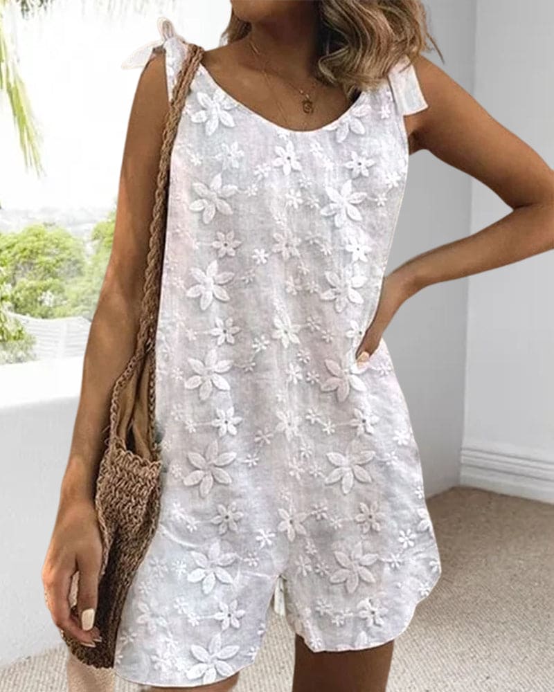 Dana - Ontspannen jumpsuit met kanten bloemmotief