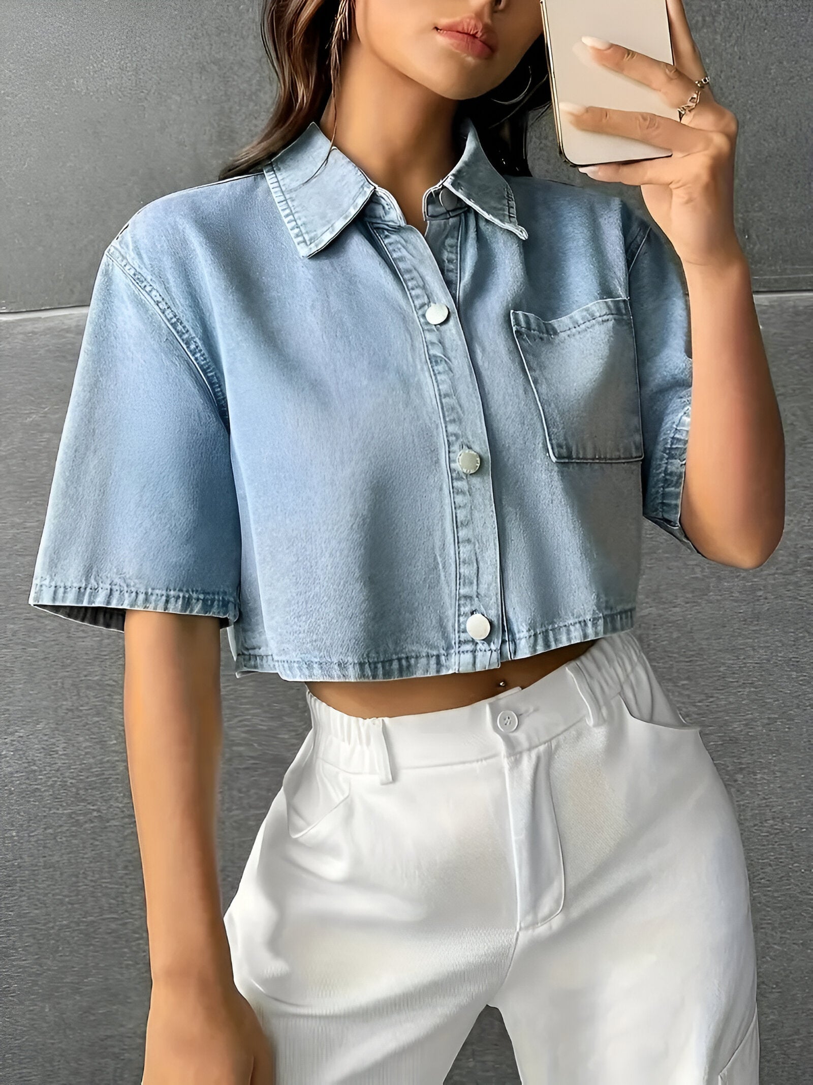Alison Blouse | Lichtblauw Denim Overhemd met Losse Pasvorm en Zomerse Look