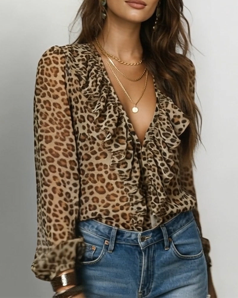 Luipaardprint Blouse Dames met V-hals en Ruches, Luchtige Chiffon Stof - Vivienne Marceau