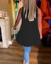 Lucia Blouse | Mouwloze Zomerblouse met V-Hals, Losse Pasvorm en Plooiachterkant