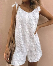 Dana - Ontspannen jumpsuit met kanten bloemmotief