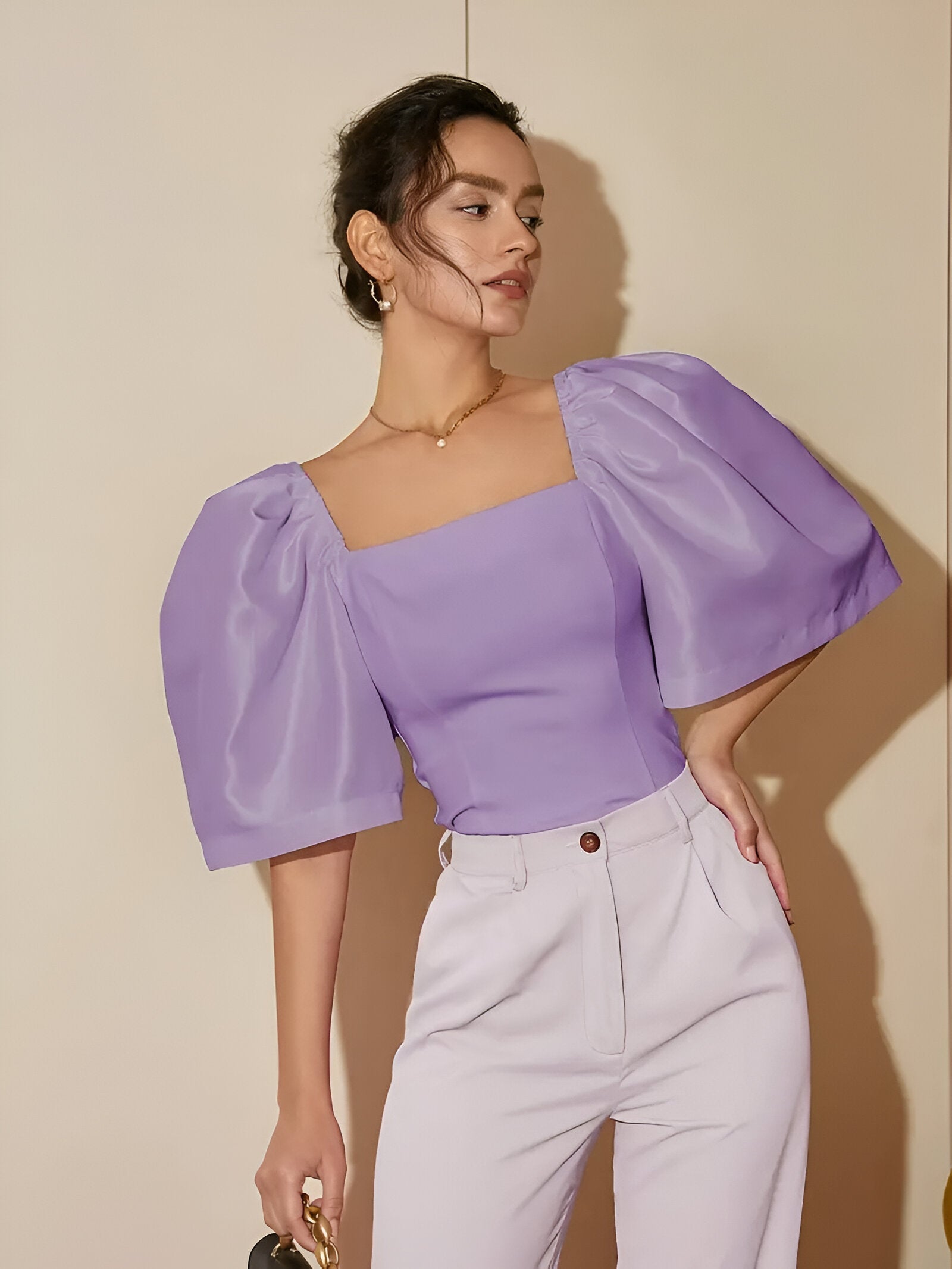 Bonnie Blouse | Elegante Blouse met Vierkante Halslijn en Subtiele Pofmouwen