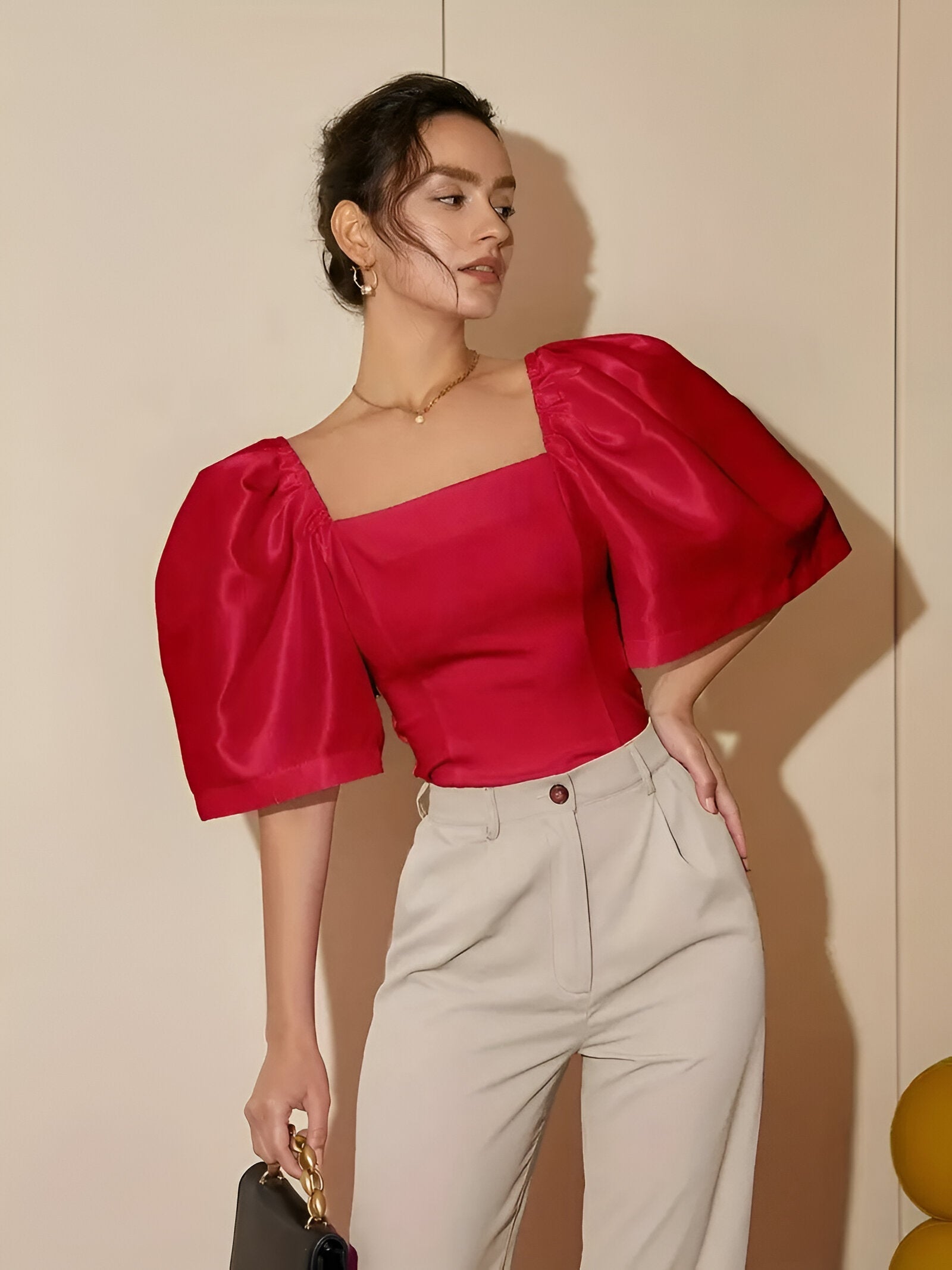 Bonnie Blouse | Elegante Blouse met Vierkante Halslijn en Subtiele Pofmouwen