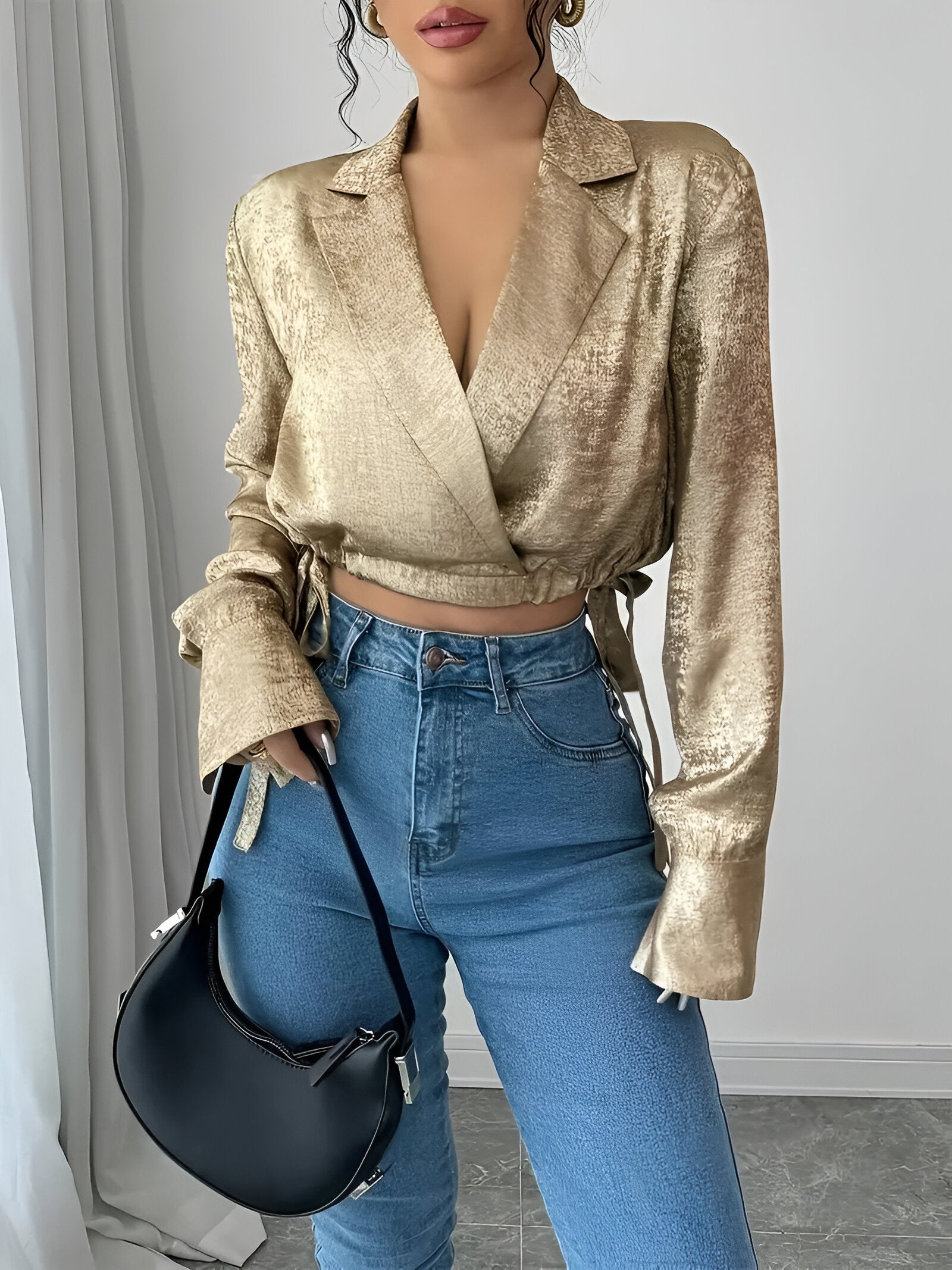 Bess Blouse | Gouden Blouse met Revers, Trekkoord Taille en Lange Mouwen