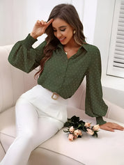 Bonnie Blouse | Losvallende Blouse met Swiss Dot Dessin en Lantaarnmouwen